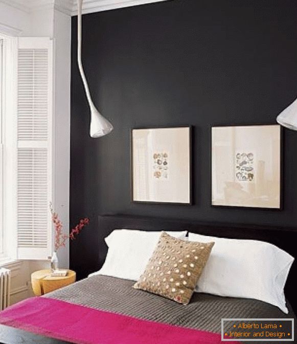 Moderna spavaća soba u crnoj i ružičastoj boji
