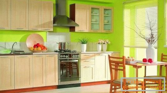 Dizajn kuhinje u svijetlozelenkastoj boji