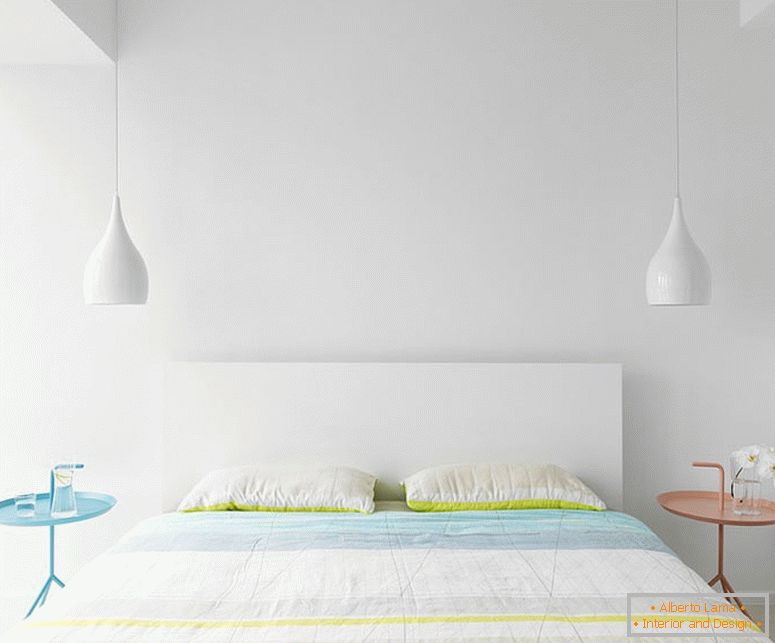 Luksuzna bijela spavaća soba u minimalističkom stilu