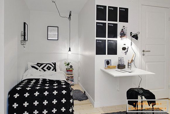 Elegantna mala spavaća soba u crnoj i bijeloj boji