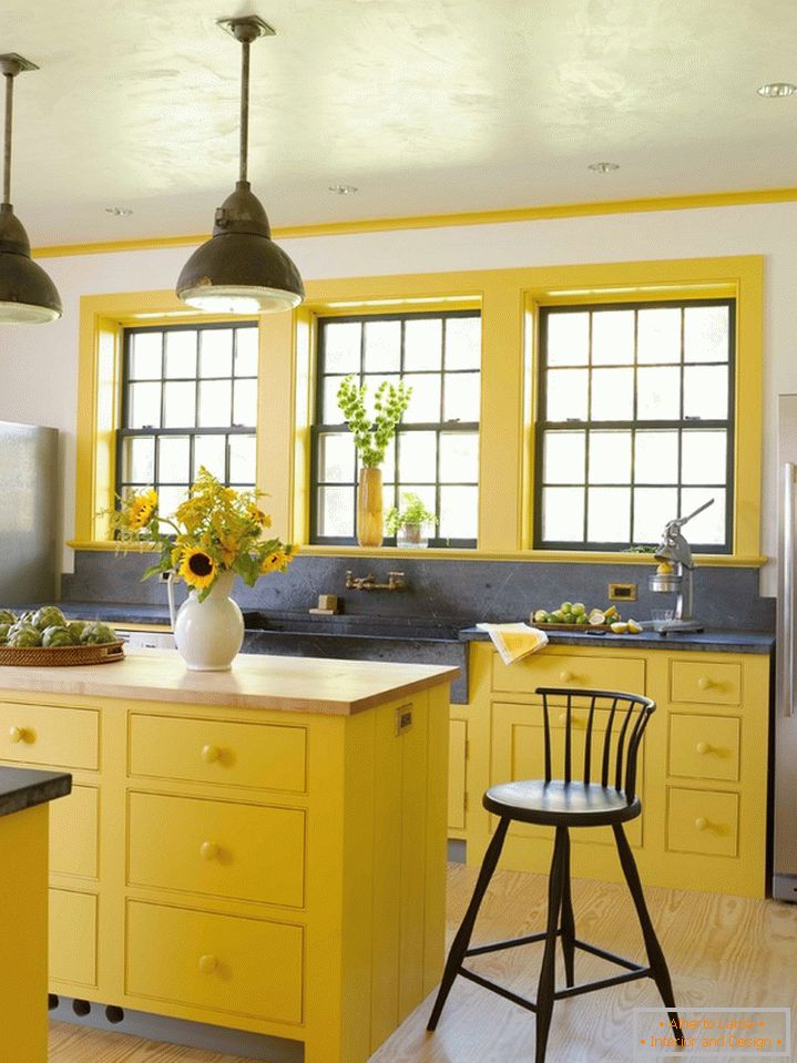 Žuta boja, dominira rustikalnim stilom u kuhinji