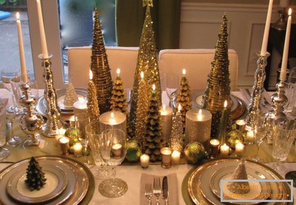 Zlatni ukrasi za novogodišnji stol