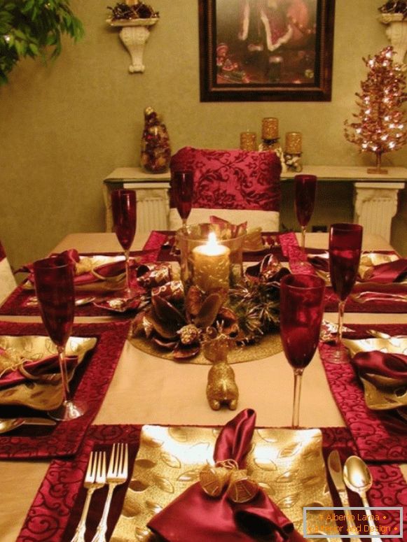 Luksuzni dekor za novogodišnji stol