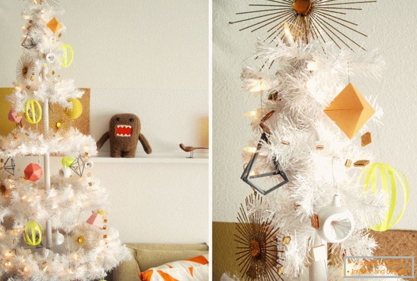 Božićno drvce s papirnim igračkama