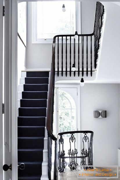 Jednobojni dekor stepenica