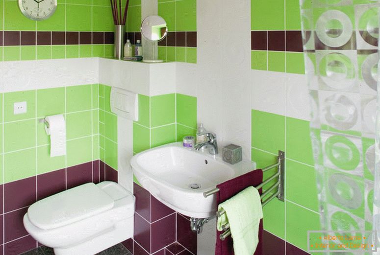 Mala kupaonica u svijetlim bojama