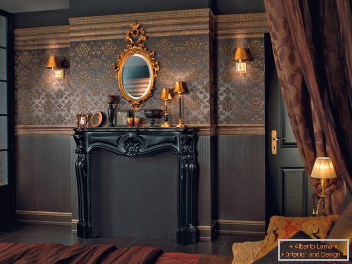 Tamno smeđa pozadina za spavaću sobu u baroknom stilu. Ploča na cijelom zidu ukrašena je simetričnim zlatnim uzorcima.