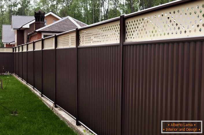 Modularna ograda privlačna je ne samo zbog ugodnog izgleda, nego i praktičnog i funkcionalnog.