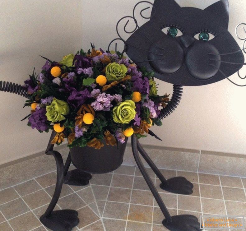 Mačka za cvijeće