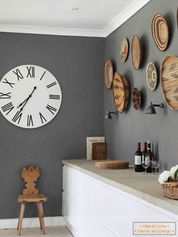 Sat i drugi dekor kuhinjskih zidova