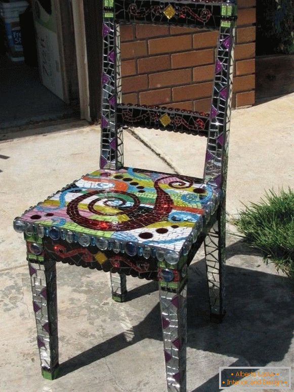 Brtvljenje stolice s mozaikom