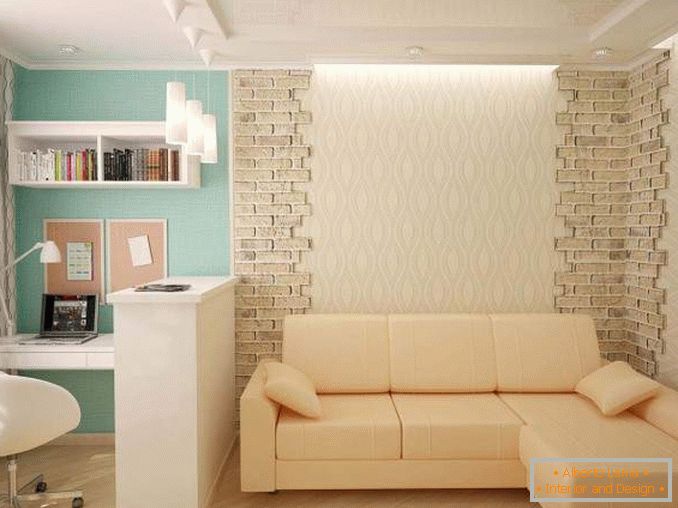 Dizajn 1-sobnog apartmana Hruščov - fotografija s kaučom na uglu