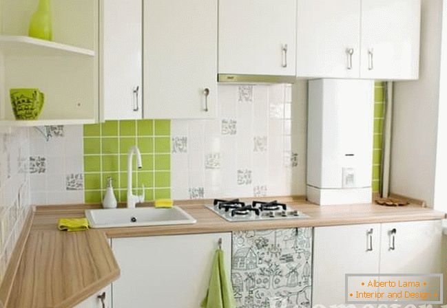 Bijela i zelena u ukrasnoj kuhinji