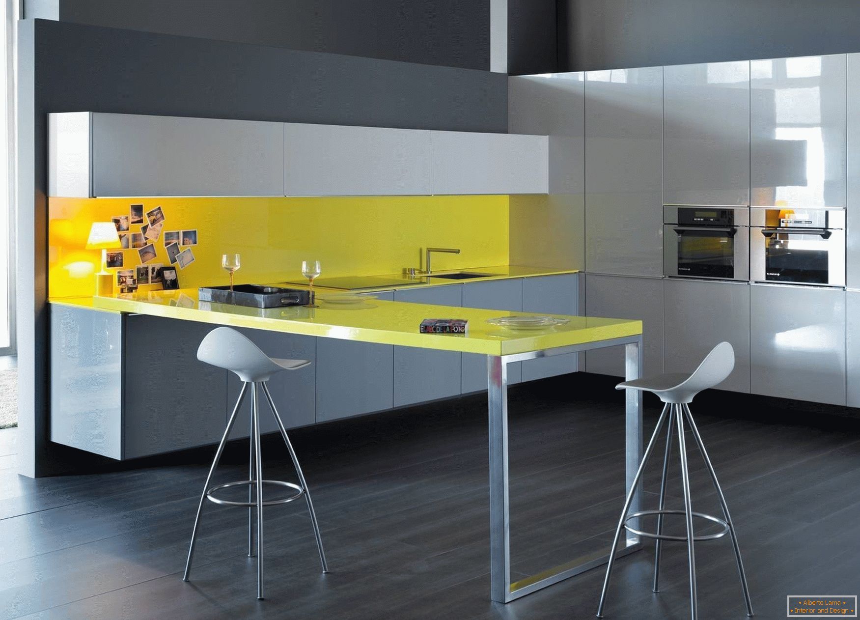 Žuti sivi dizajn kuhinje