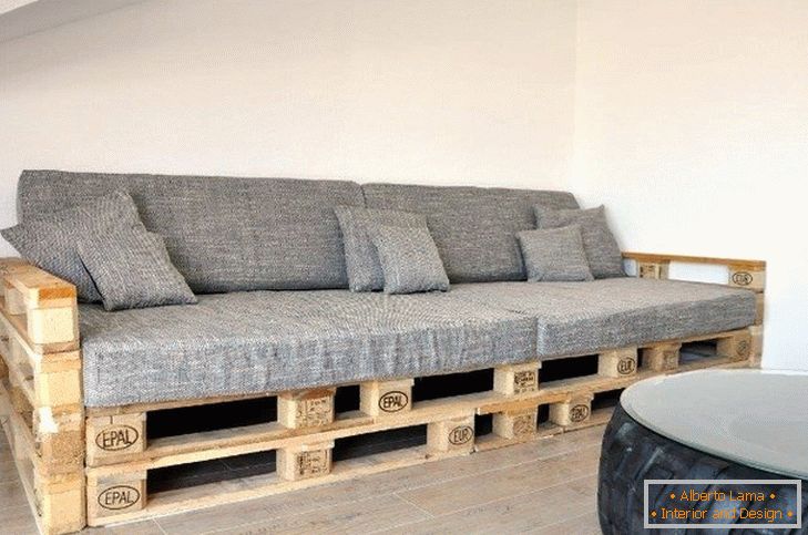 Sofa iz paleta