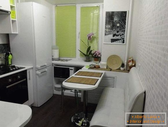 Dizajn malih soba u apartmanu: kuhinja s balkonskom pločom umjesto stola