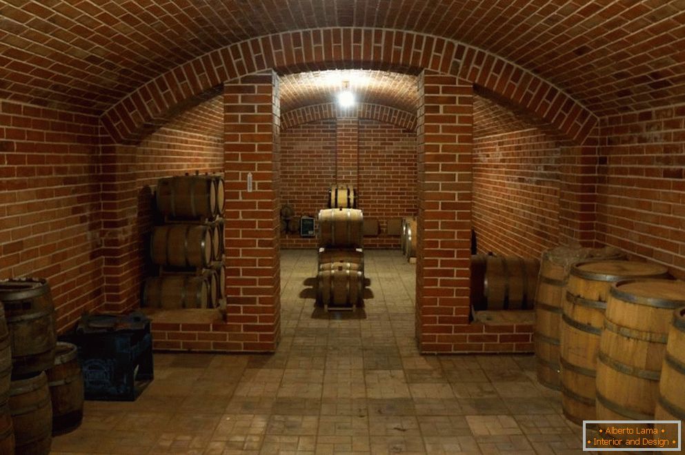 Podrum s vinskim podrumom