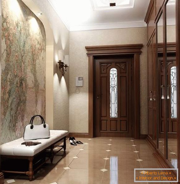 Prekrasan dizajn hodnika u privatnoj kući u klasičnom stilu