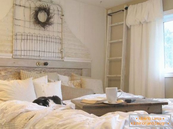 Antikni rustikalni stil spavaće sobe