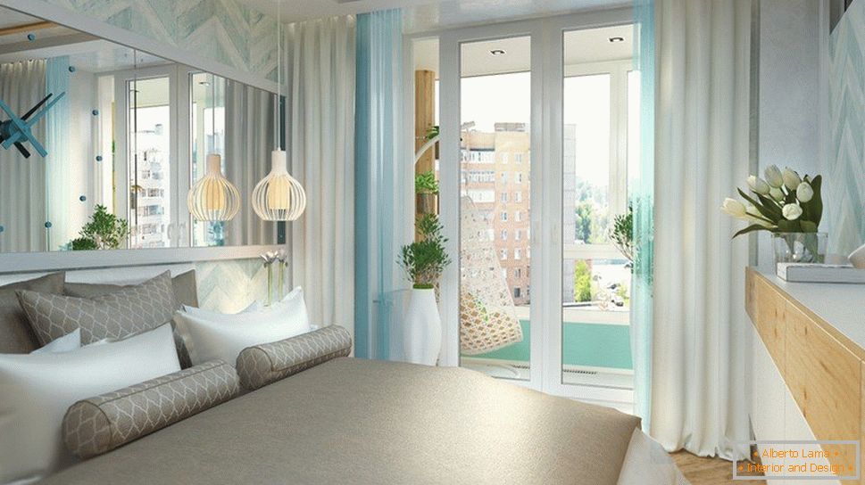 Spavaća soba s panoramskim vratima na balkon