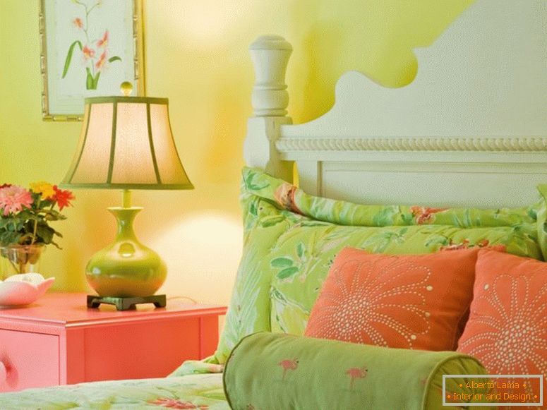 Kombinacija zelenog s drugim bojama u unutrašnjosti spavaće sobe