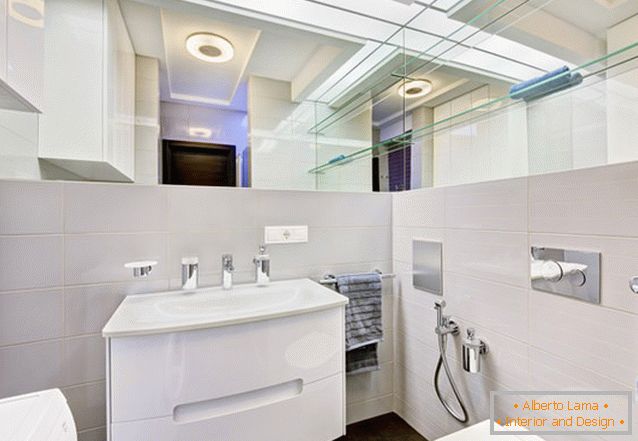 Kupaonica malog studio apartmana u Ukrajini