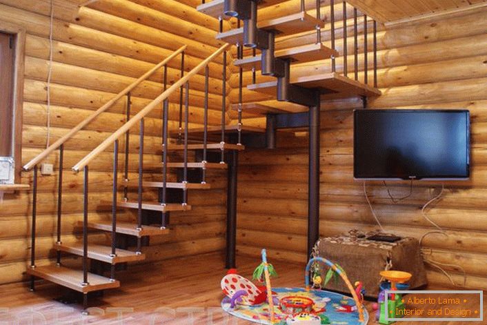 Modularno stubište pogodno za sve generacije stanovnika kuće. Elegantan, lagan dizajn, štedi prostor u kući i brzo se montira.