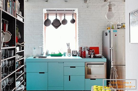 Fotografija interijera male kuhinje