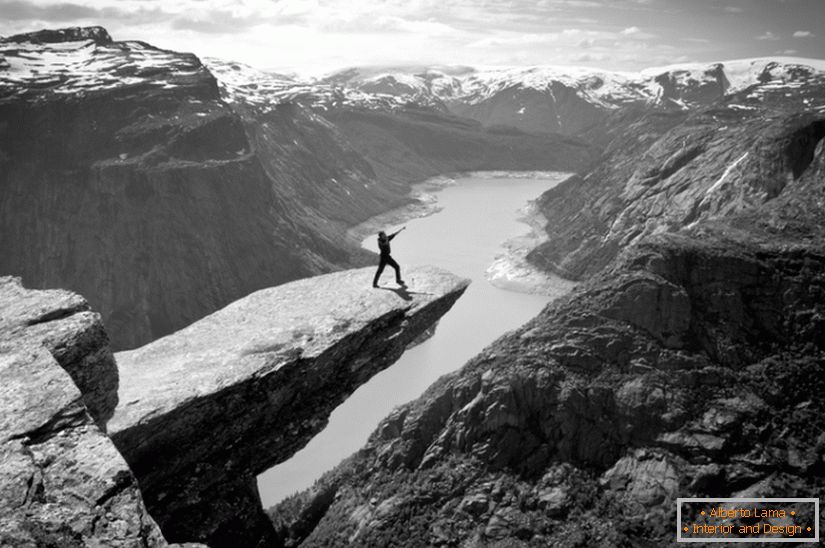 Fotografija Trolltunga litice iz fotografa Till Hantena