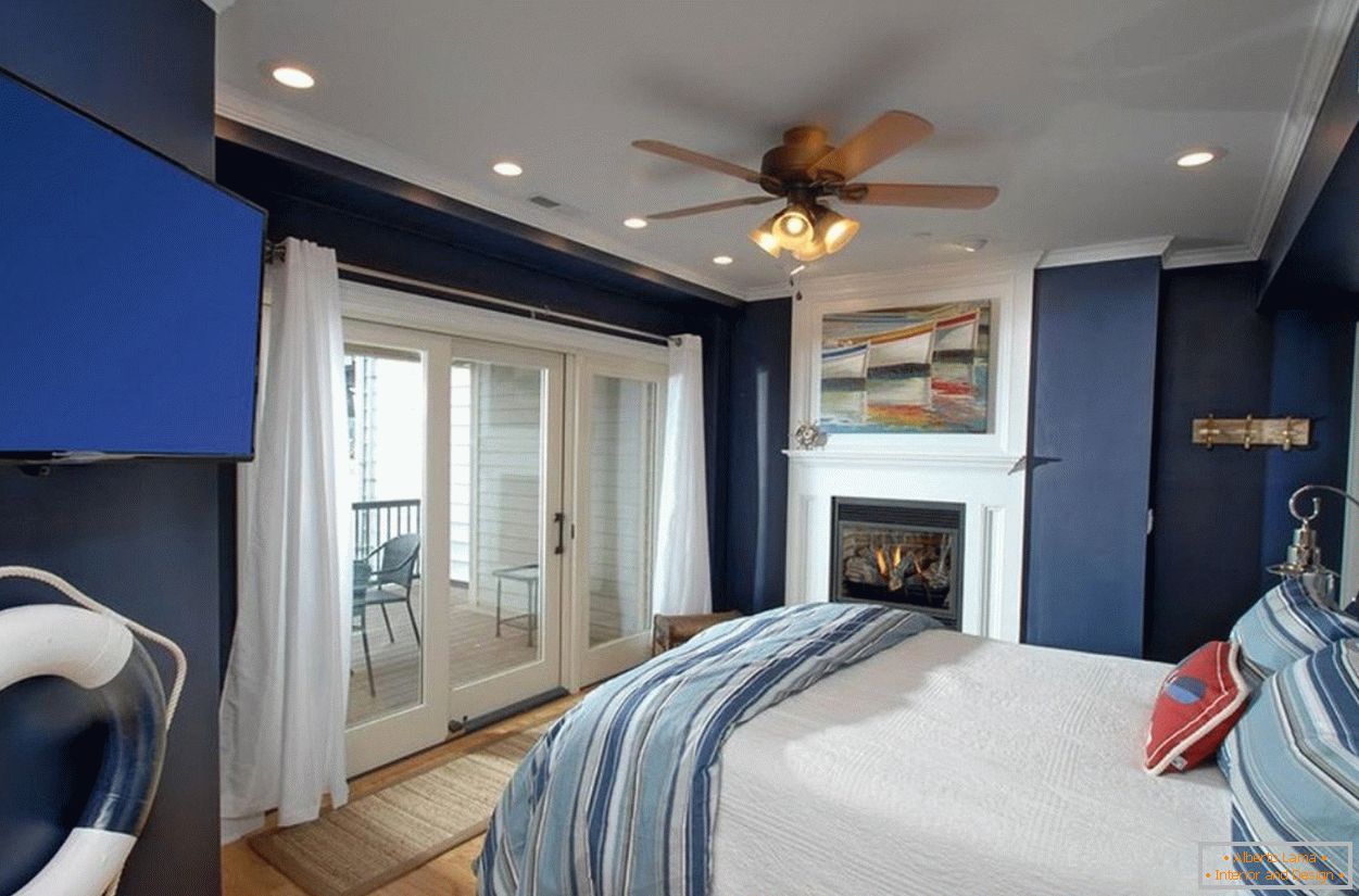 Plava i bijela dizajn spavaće sobe