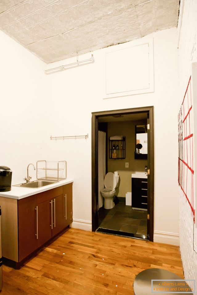 Kuhinja i kupaonica elegantnog stana u Brooklynu
