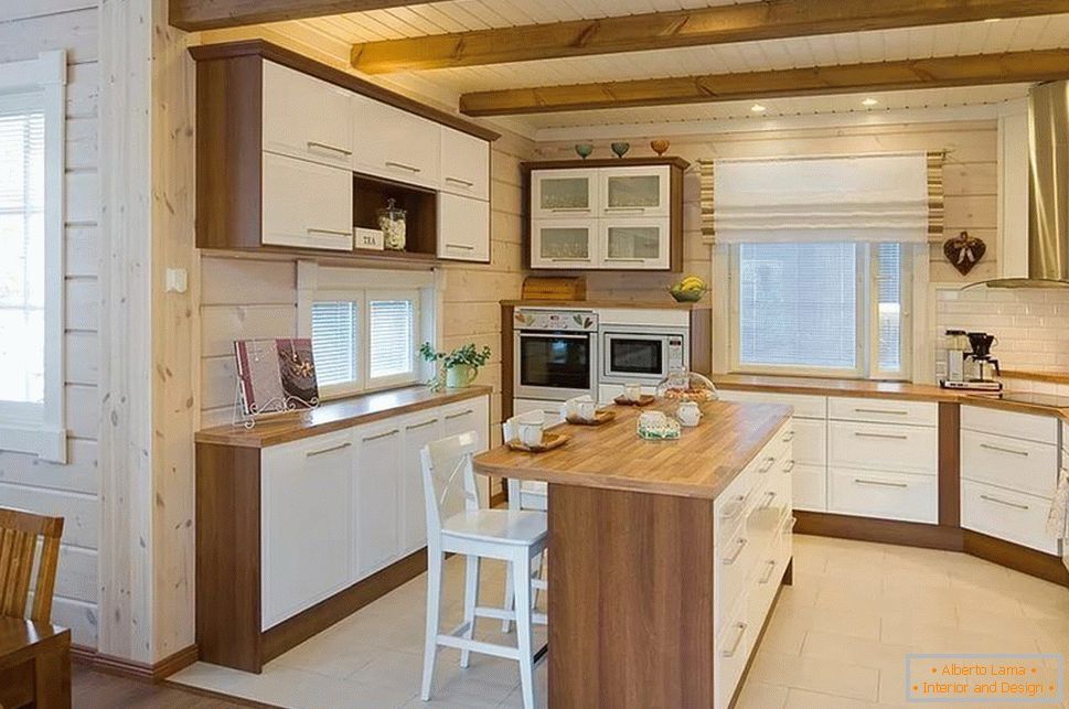Kuhinja u kući od drva