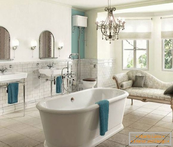 Kupaonica je u klasičnom stilu i s lusterom