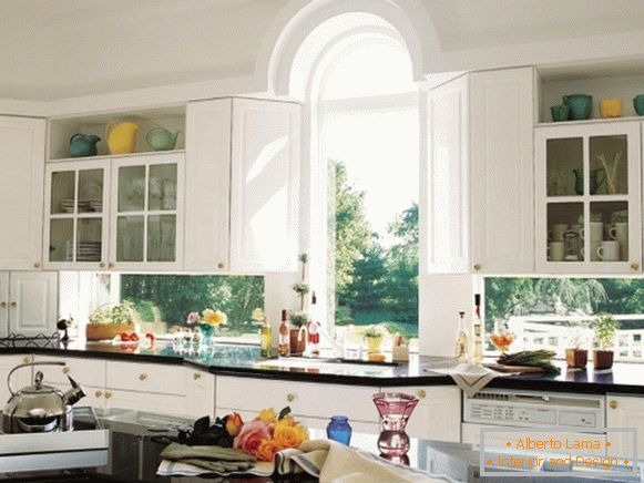 Prozor dizajn u kuhinji - unutarnja fotografija privatne kuće