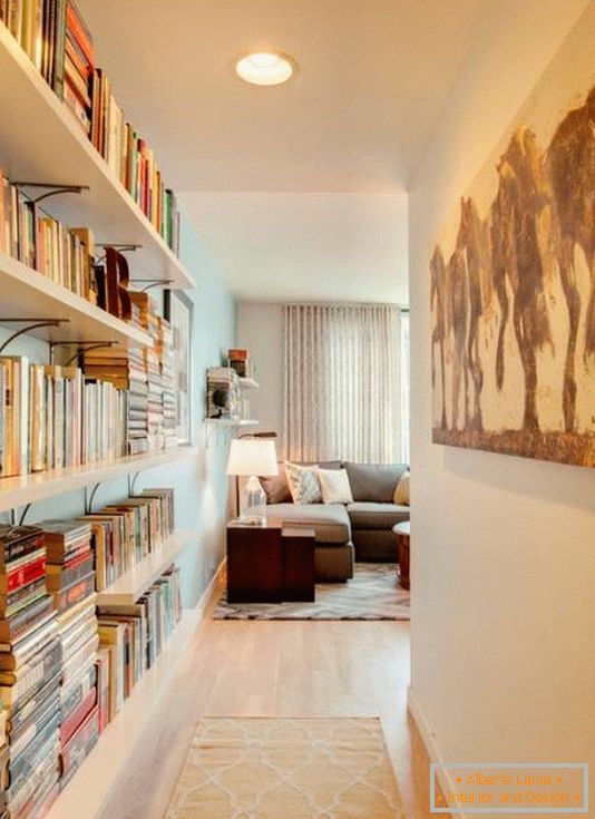 Otvorite police za knjige u dizajnu hodnika