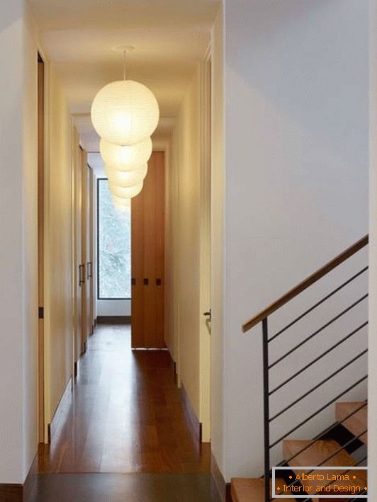 Suspendirano svjetlo u dizajnu hodnika