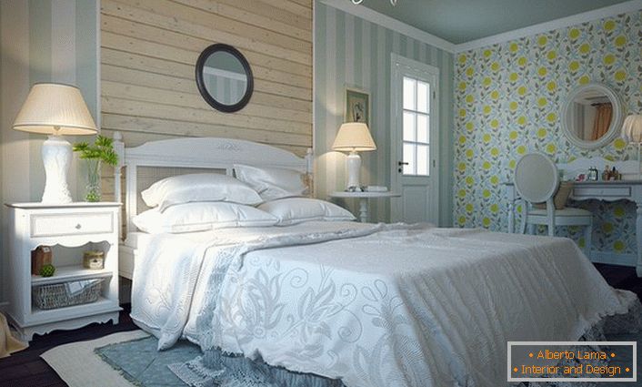 Rafinirani stil južne Francuske-Provence. Mekani, jednostavni oblici unutrašnjosti pružaju jedinstvenu udobnost spavaće sobe.