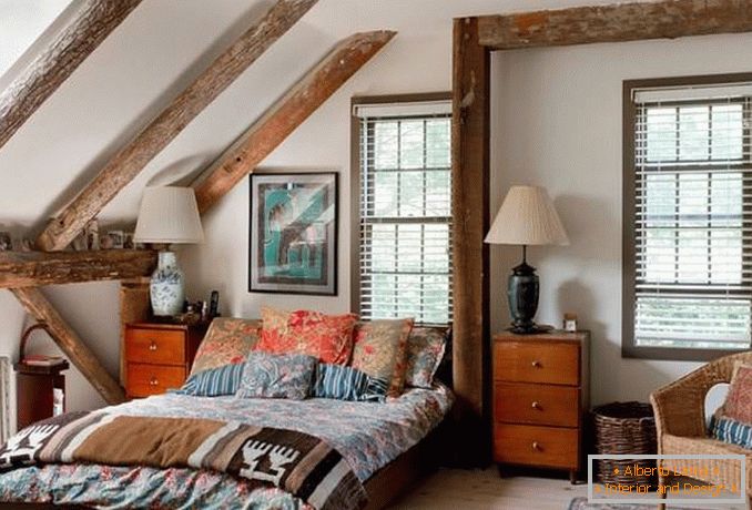 Eklektična spavaća soba s dekorom u stilu drveta