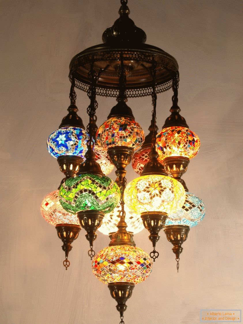 Lusteri koriste različite vrste svjetiljki