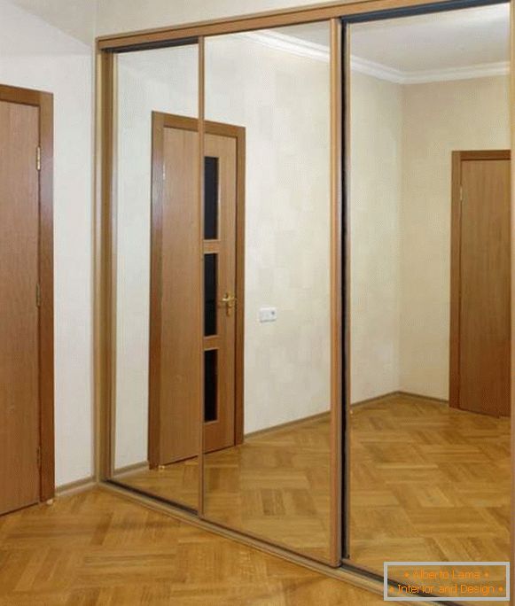 Zrcalna vrata za ugrađeni odjel za garderobu