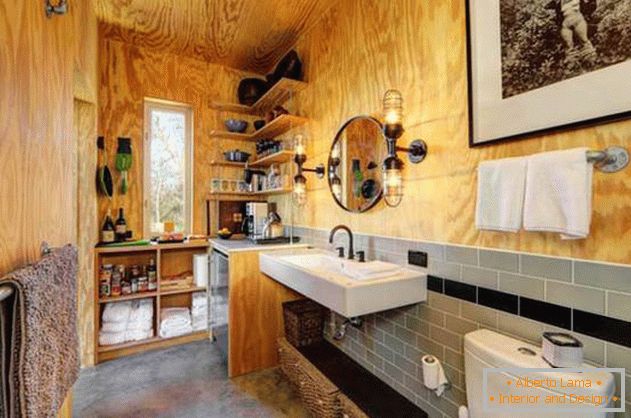 Mala jeftina drvena kuća u SAD-u: туалет и кухня