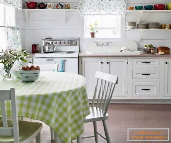 Kuhinjski zavjese bijele boje s plavim uzorkom 2016