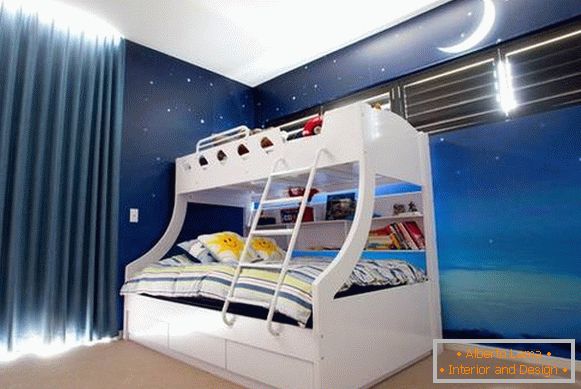 Krevet na kat od mladih kozmonauta