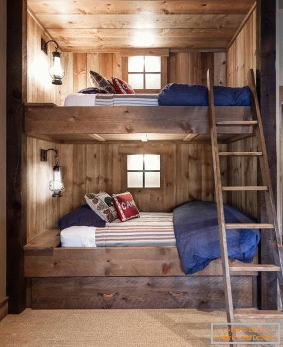 Ugodan dvoetažni krevet od drva