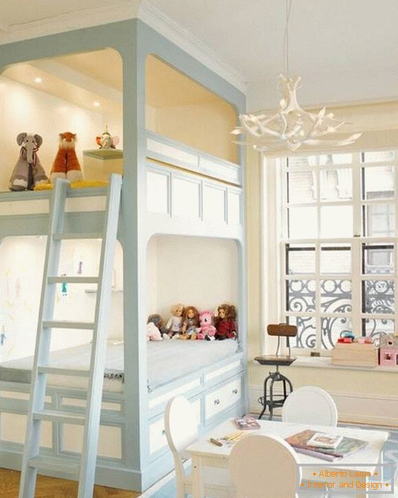 Prekrasna soba za djevojčice s krevetom na kat