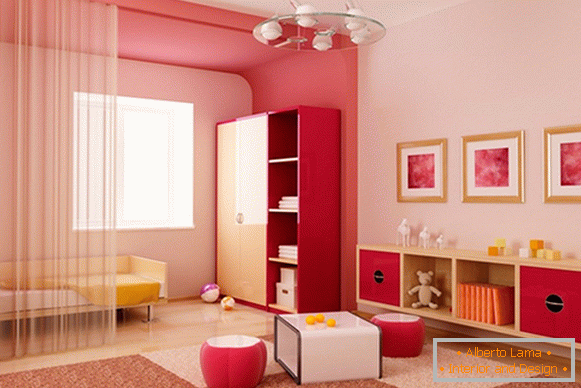 Ružičasta boja na zidovima i stropu apartmana - fotografija