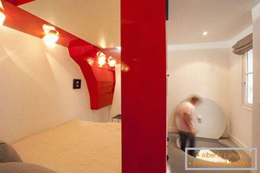 Izvorni dizajn spavaće sobe: transformirajuća crvena i bijela soba i kupaonica
