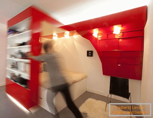 Preobrazljiva crvena i bijela spavaća soba