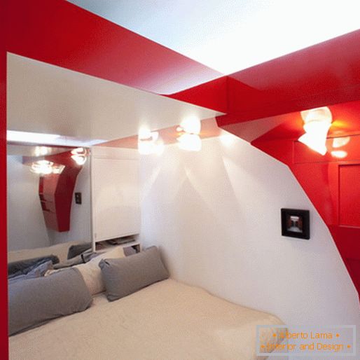 Preobrazljiva crvena i bijela spavaća soba