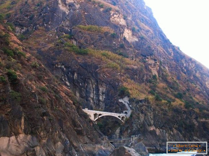 Pogled na uspon Tiger Gorge (Lijiang)